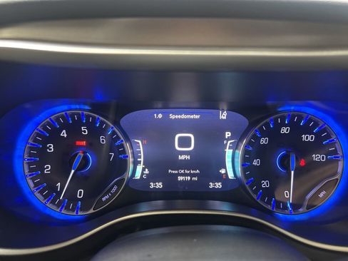 Certified 2023 Chrysler Pacifica Touring-L FWD image 27