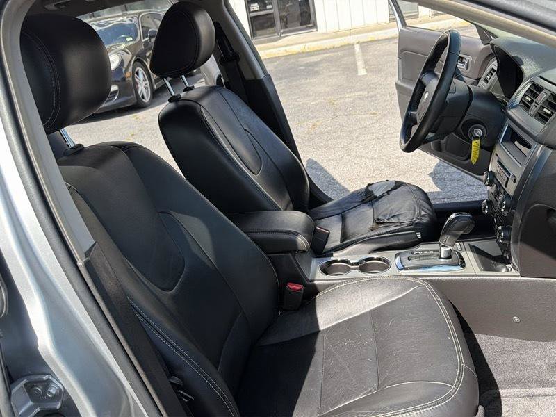 Used 2011 Ford Fusion SEL FWD image 17