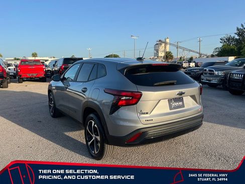 Certified 2024 Chevrolet Trax RS FWD image 7