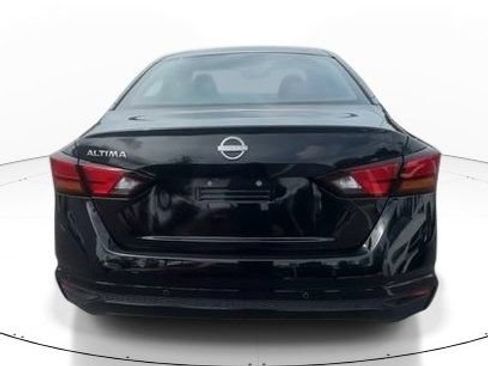 Used 2023 Nissan Altima 2.5 S FWD image 8