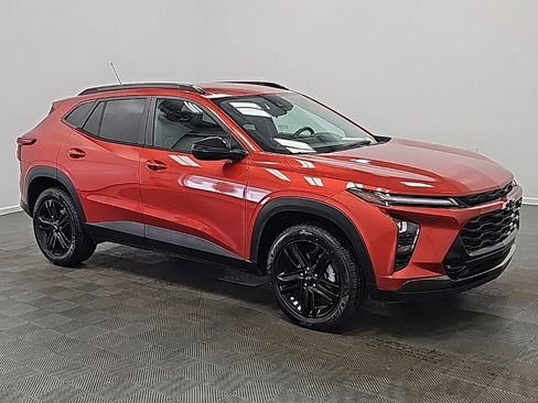 Used 2024 Chevrolet Trax ACTIV w/ Driver Confidence Package image 1