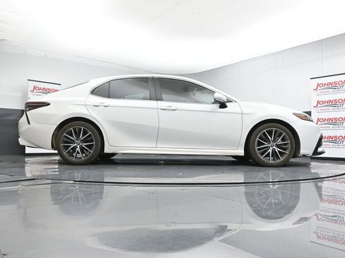 Used 2022 Toyota Camry SE image 24