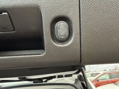 Used 2017 Chevrolet Suburban LT image 13