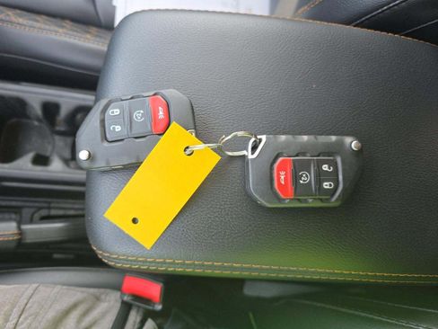 Used 2023 Jeep Wrangler Unlimited Sahara AWD/4WD image 9