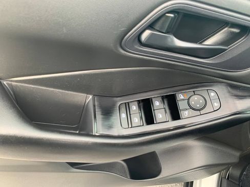 Used 2024 Nissan Rogue S AWD/4WD image 17