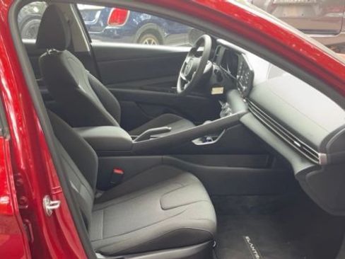 Used 2023 Hyundai Elantra SE FWD image 11