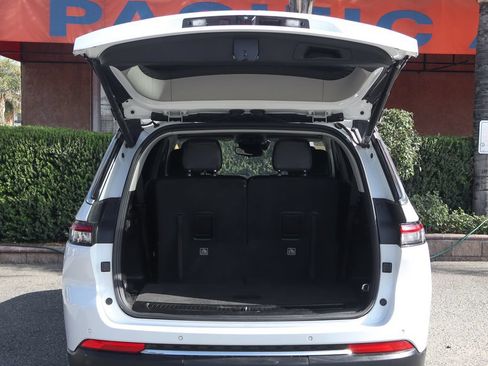 Used 2022 Jeep Grand Cherokee L Limited RWD image 8