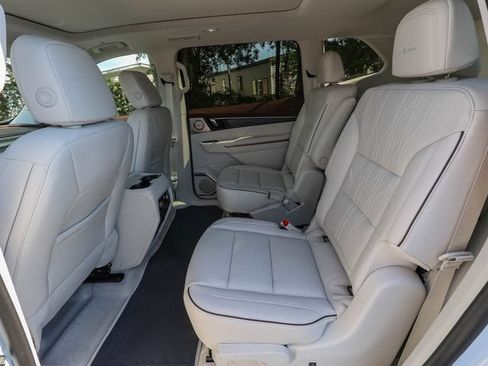 New 2026 Buick Enclave Avenir w/ Super Cruise Package FWD image 28