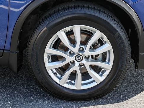 Used 2018 Nissan Rogue SV FWD image 9