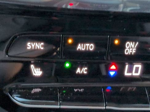 Used 2026 Buick Encore GX Avenir w/ Avenir Technology Package FWD image 22