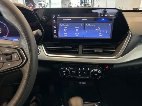 Used 2024 Chevrolet Trax LT image 20