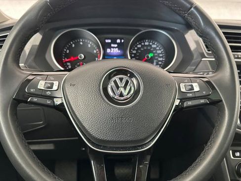 Used 2020 Volkswagen Tiguan SE w/ Panoramic Sunroof Package FWD image 23