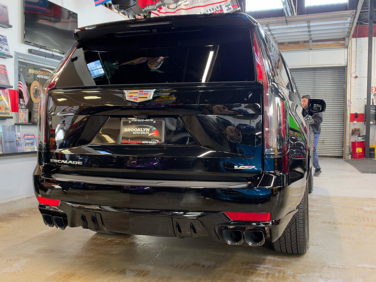 Used 2023 Cadillac Escalade V AWD/4WD image 7