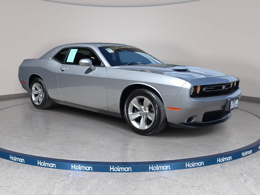 Used 2018 Dodge Challenger SXT RWD image 4