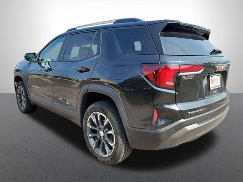 Used 2026 GMC Terrain Elevation w/ Elevation Premium Package FWD image 3