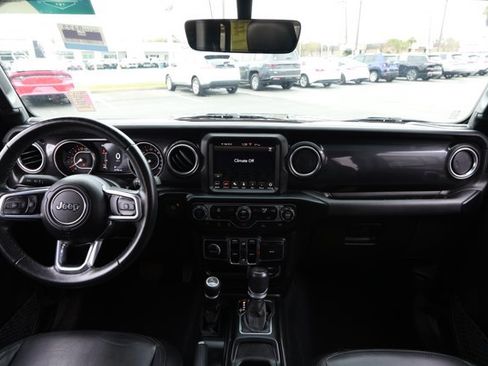 Used 2022 Jeep Wrangler Unlimited Sahara image 29