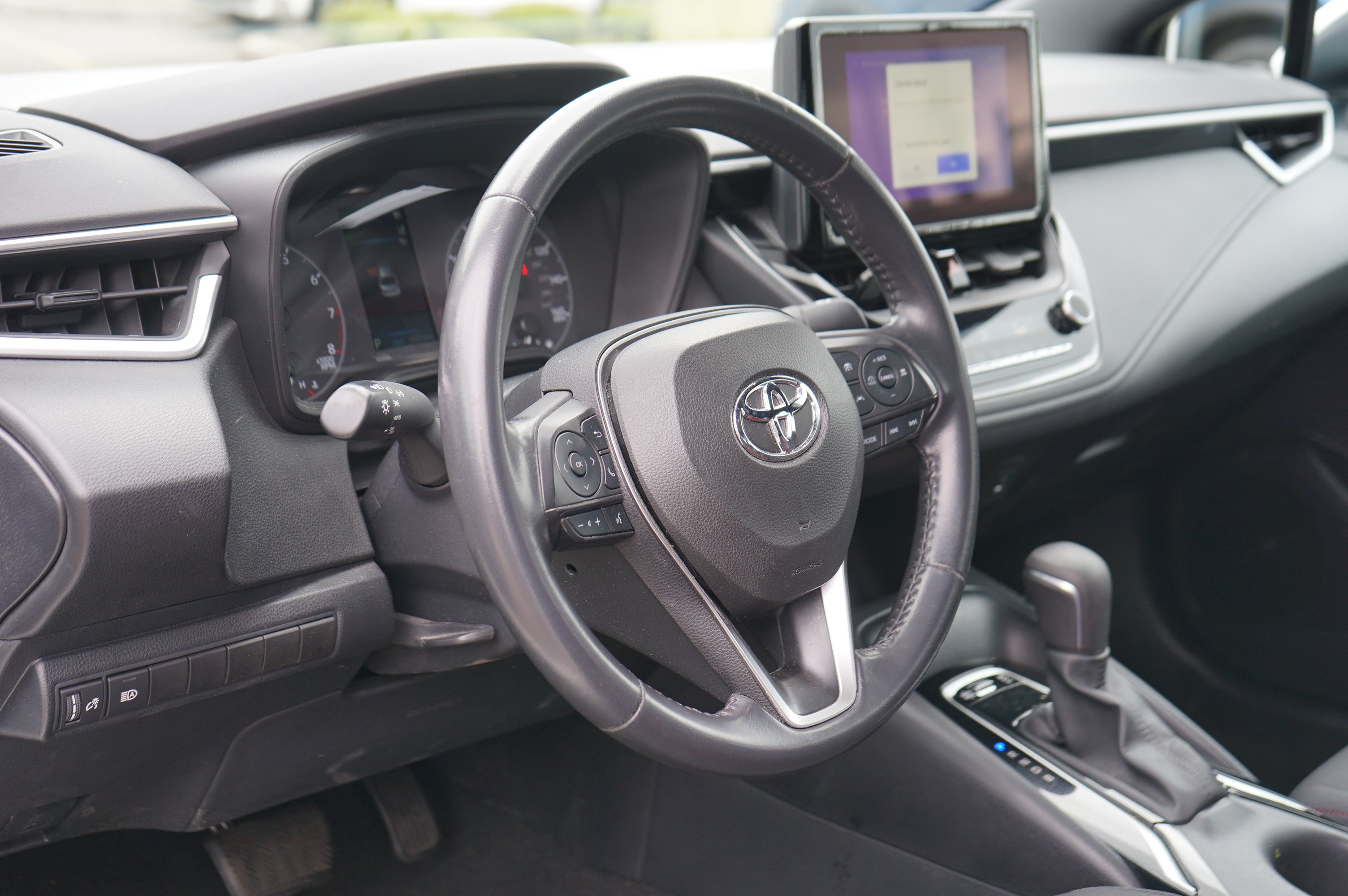 Used 2023 Toyota Corolla SE FWD image 5