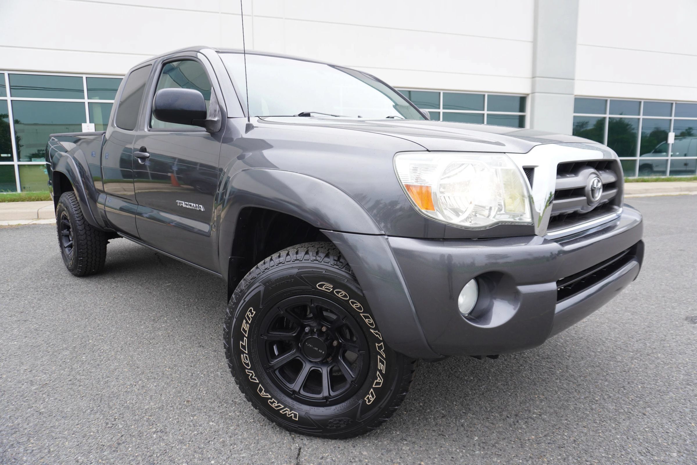 Used 2010 Toyota Tacoma 4x4 Access Cab V6 image 1
