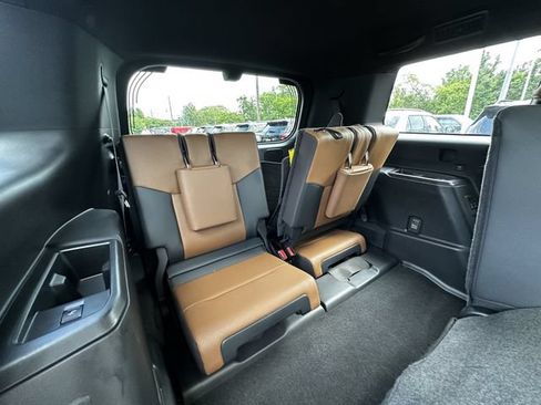 Used 2024 Lexus GX 550 w/ Accessory Package (Z1) AWD/4WD image 40