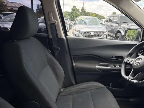 Used 2023 Nissan Kicks S FWD image 10