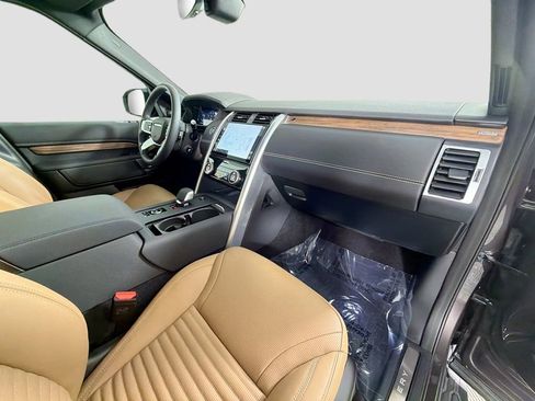 Certified 2024 Land Rover Discovery Dynamic SE AWD/4WD image 34