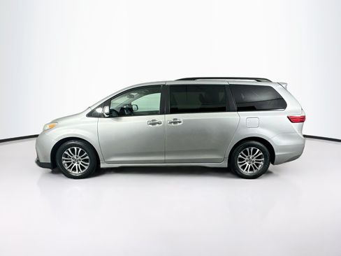 Used 2019 Toyota Sienna XLE FWD image 4