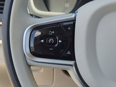 Certified 2025 Volvo XC90 B6 Core image 22