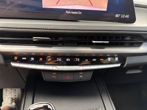 Used 2024 Cadillac XT4 Premium Luxury FWD image 37