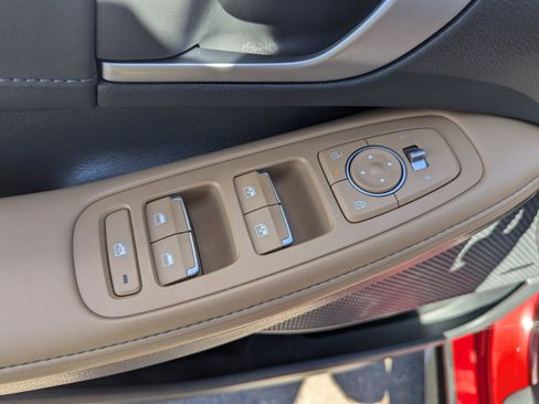 Used 2025 Hyundai Sonata Limited FWD image 29