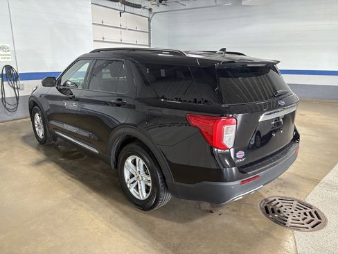 Used 2022 Ford Explorer XLT w/ Equipment Group 202A image 8