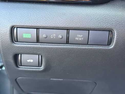 Used 2025 Nissan Sentra SV FWD image 22