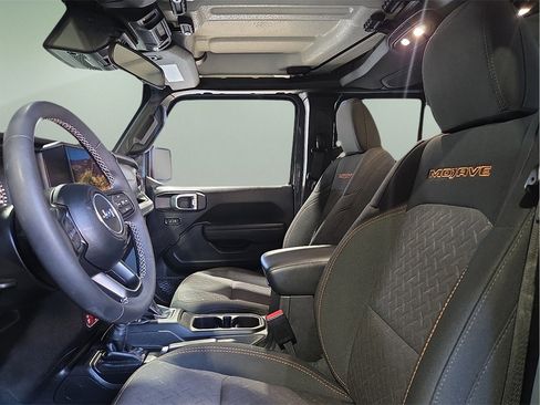 Used 2025 Jeep Gladiator Mojave image 17