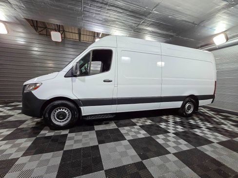 Used 2023 Mercedes-Benz Sprinter 2500 image 8