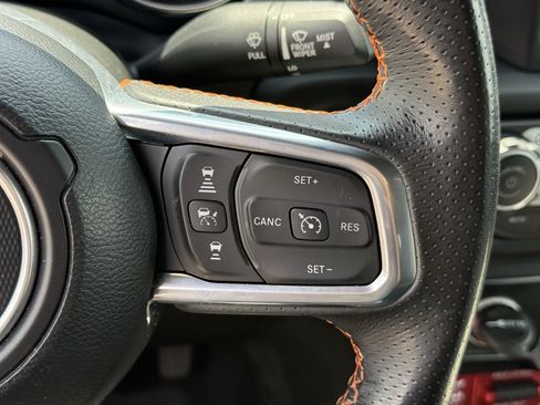 Used 2023 Jeep Gladiator Mojave w/ LED Lighting Group AWD/4WD image 18