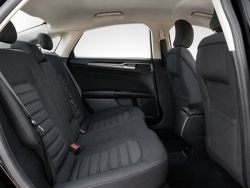 Used 2017 Ford Fusion SE FWD image 14