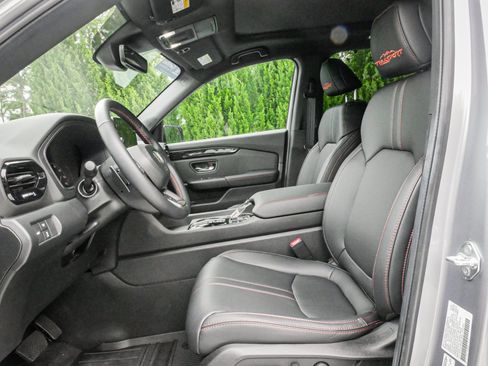 Used 2025 Honda Pilot TrailSport image 16
