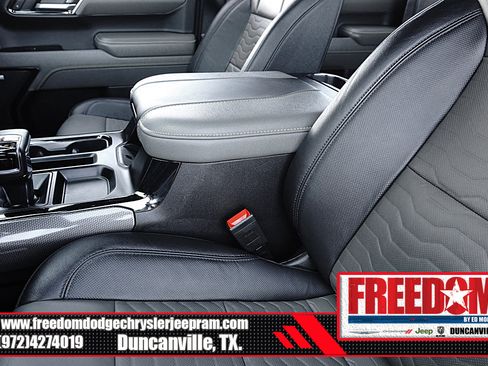 Used 2024 Chevrolet Silverado 1500 ZR2 w/ Technology Package AWD/4WD image 34