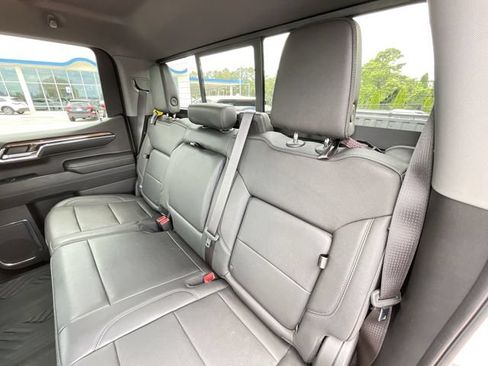 Used 2024 Chevrolet Silverado 1500 LT Trail Boss w/ LT Trail Boss Premium Package AWD/4WD image 18