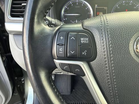 Used 2018 Toyota Highlander Limited AWD/4WD image 24