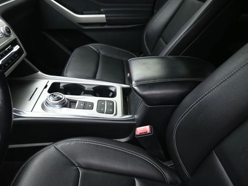 Certified 2020 Ford Explorer XLT w/ Equipment Group 202A image 21