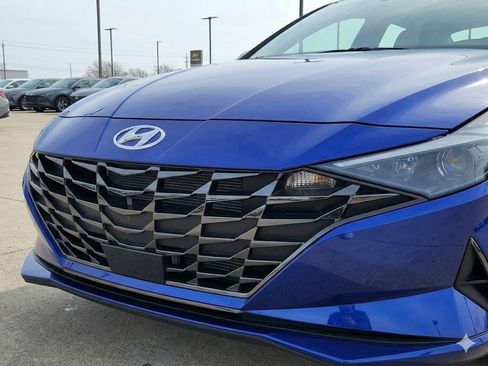 Used 2025 Hyundai Elantra SEL FWD image 2
