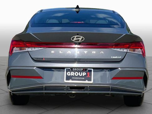 Used 2025 Hyundai Elantra Limited FWD image 5