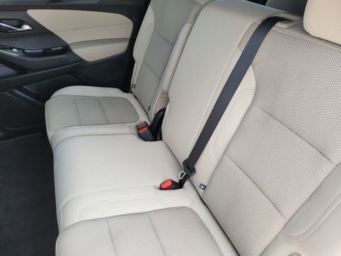 Used 2023 Chevrolet Traverse LS image 29