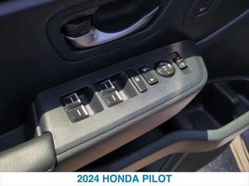 Certified 2024 Honda Pilot Touring image 13