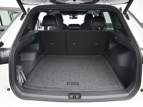 New 2026 Volkswagen Tiguan SE R-Line FWD image 12