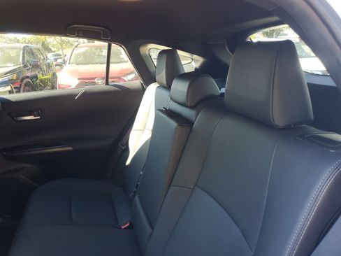 Used 2024 Toyota Venza XLE image 14