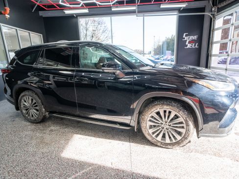 Used 2021 Toyota Highlander Platinum image 5