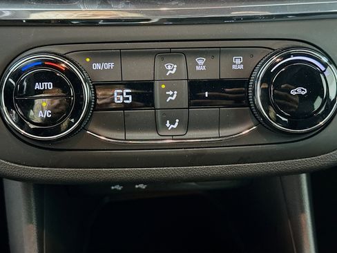 Used 2025 Buick Envista Preferred image 23