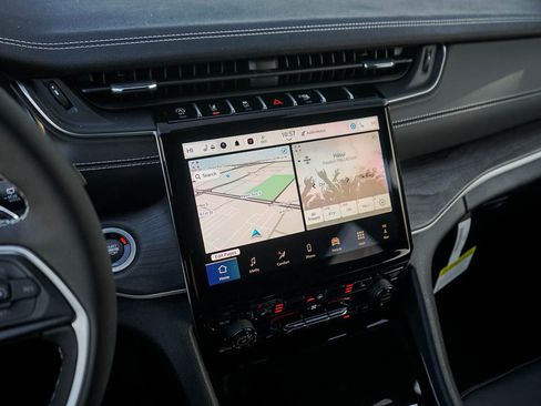 New 2025 Jeep Grand Cherokee Limited w/ Black Appearance Package image 24