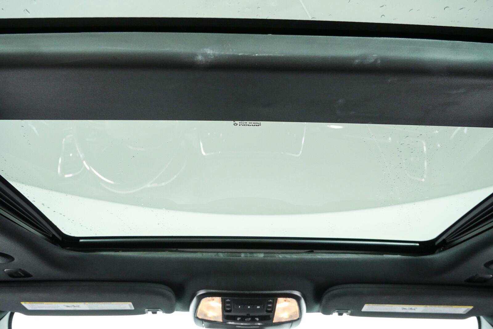 Used 2020 Jeep Grand Cherokee Overland RWD image 6